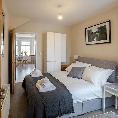Bright And Luxurious Flat In The Heart Of Reading Apartment Exterior photo
