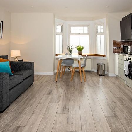 Bright And Luxurious Flat In The Heart Of Reading Apartment Exterior photo